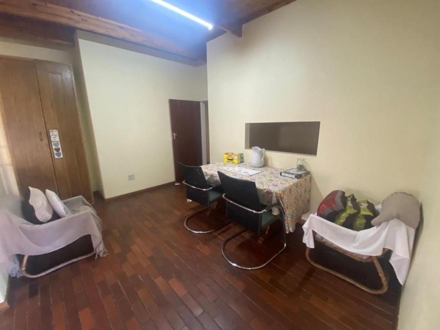 5 Bedroom Property for Sale in Ladybrand Free State